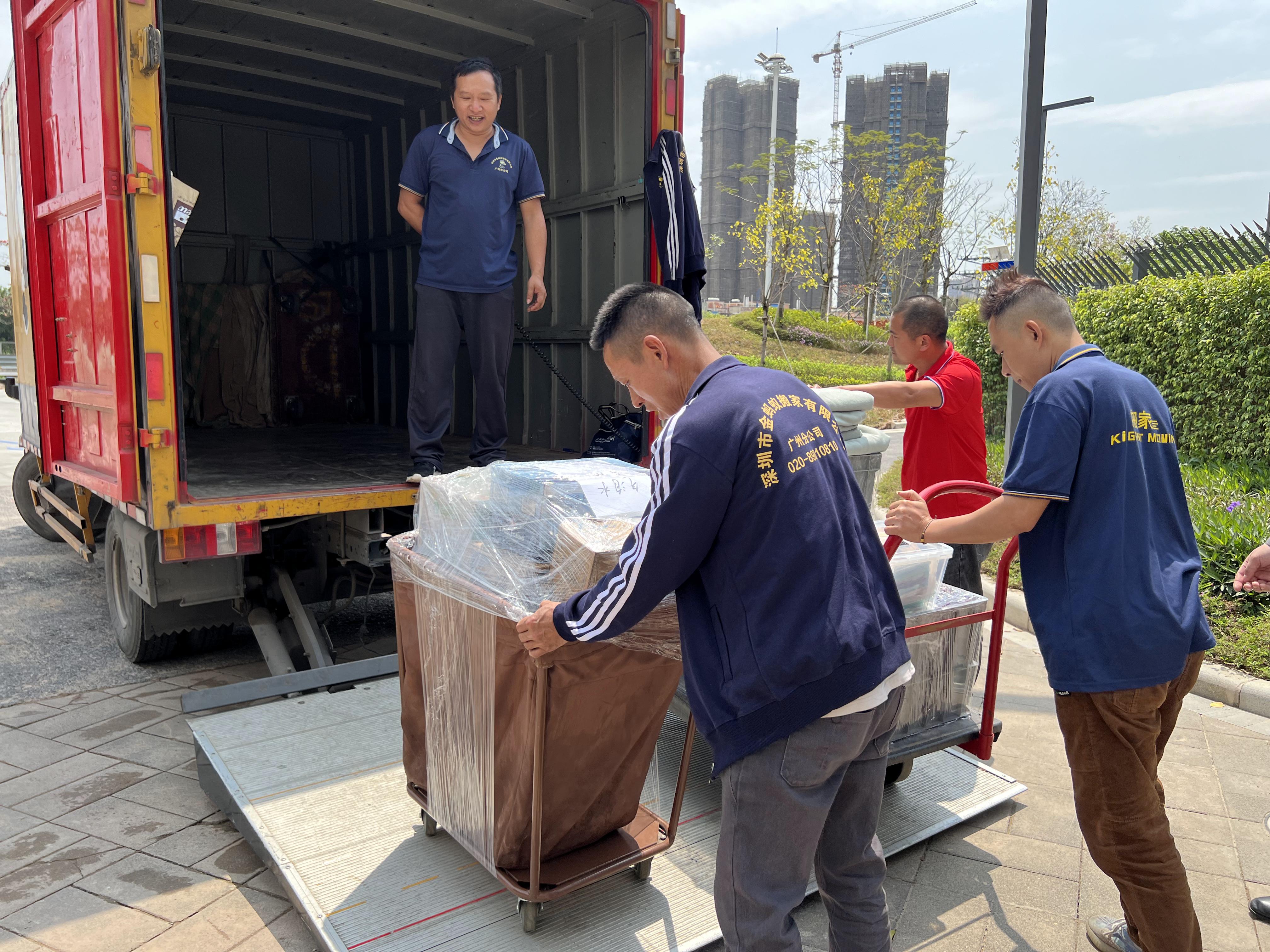 上班族周末搬家，找专业搬家公司真香！